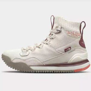 The North Face, Size 7, Gardenia White/Silver Gray